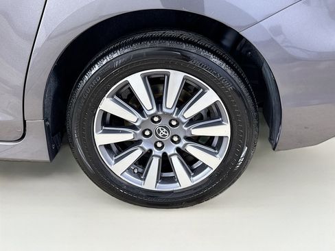 Used 2020 Toyota Sienna XLE w/ XLE Navigation Package AWD/4WD image 34