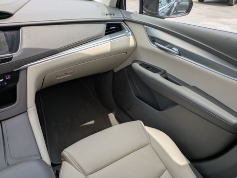 Used 2018 Cadillac XT5 Luxury w/ LPO, Wheel Lock Package AWD/4WD image 16