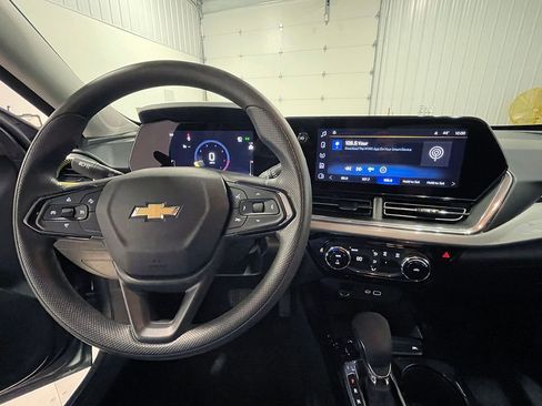 Used 2024 Chevrolet Trax LT FWD image 33