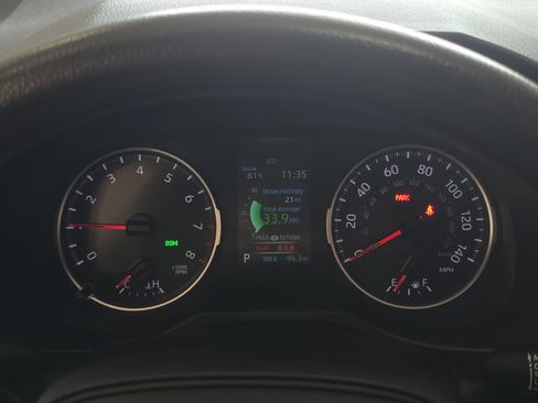 Used 2022 Toyota RAV4 XLE AWD/4WD image 17