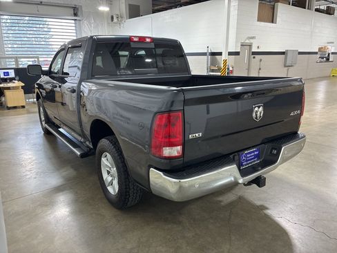 Used 2020 RAM 1500 Classic SLT w/ Luxury Group image 4