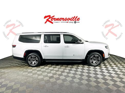 Used 2024 Jeep Wagoneer L Series II w/ Flexible Seating Group image 8