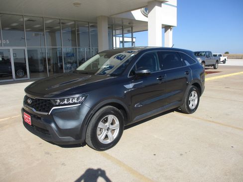 Used 2021 Kia Sorento LX image 2
