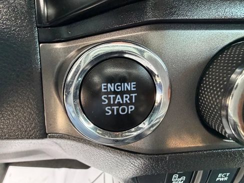 Used 2019 Toyota Tacoma TRD Off-Road w/ Technology Package AWD/4WD image 23