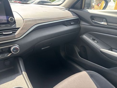 Used 2025 Nissan Altima 2.5 SV image 35