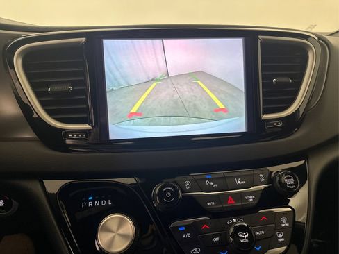 Used 2025 Chrysler Pacifica Select FWD image 40