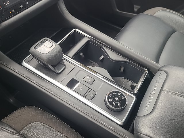 Used 2024 Nissan Pathfinder SL AWD/4WD image 21