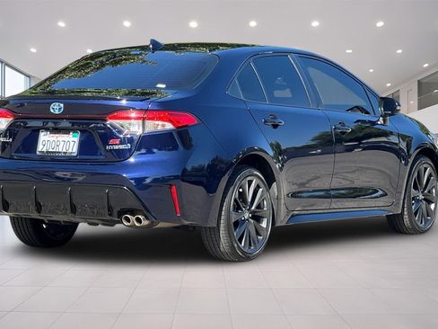 Used 2023 Toyota Corolla SE w/ SE Package FWD image 4