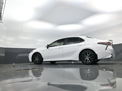 Used 2024 Toyota Camry SE FWD image 17