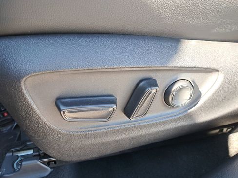 Certified 2023 Toyota Highlander XLE image 17