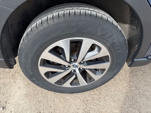 Used 2022 Subaru Outback Premium image 8