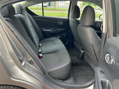 Used 2013 Nissan Versa SV w/ Convenience Pkg FWD image 11
