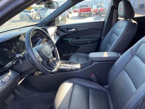 Used 2024 Chevrolet Trax RS w/ Sunroof Package FWD image 7