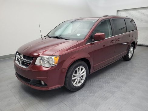 Used 2018 Dodge Grand Caravan SXT FWD image 2