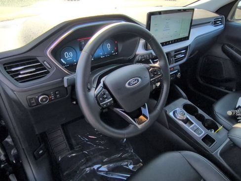 Used 2025 Ford Escape Platinum AWD/4WD image 2