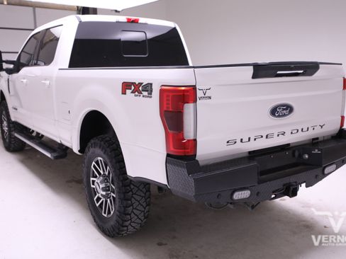 Used 2019 Ford F250 Lariat w/ Lariat Ultimate Package image 3