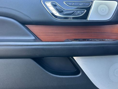 Used 2019 Lincoln Navigator L Reserve image 11