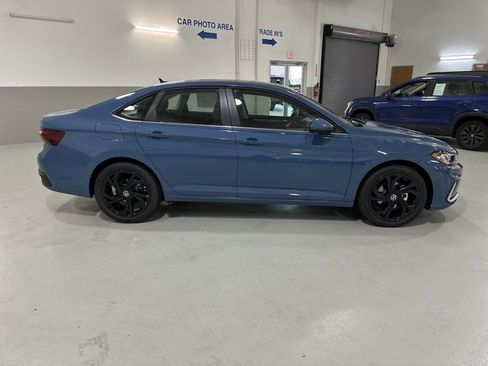 New 2026 Volkswagen Jetta SE FWD image 10