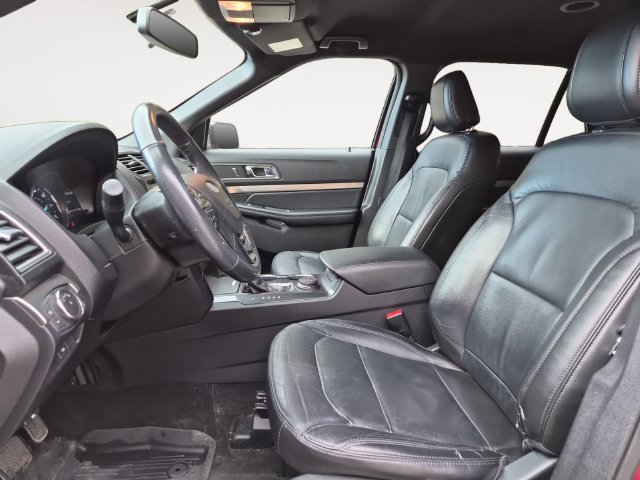 Used 2018 Ford Explorer XLT w/ Equipment Group 202A AWD/4WD image 11