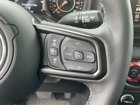Used 2025 Jeep Gladiator Rubicon AWD/4WD image 22