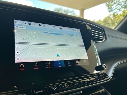 Used 2023 Jeep Wagoneer Series III w/ Preferred Equipment Group image 10