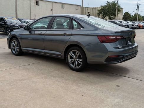 Used 2024 Volkswagen Jetta SE FWD image 8
