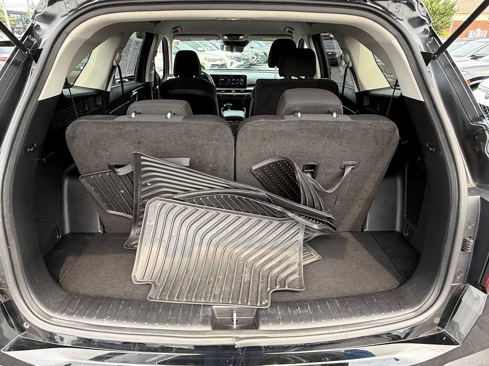 Used 2025 Kia Sorento LX FWD image 29