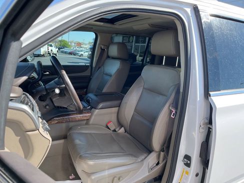 Used 2019 Chevrolet Suburban Premier AWD/4WD image 22
