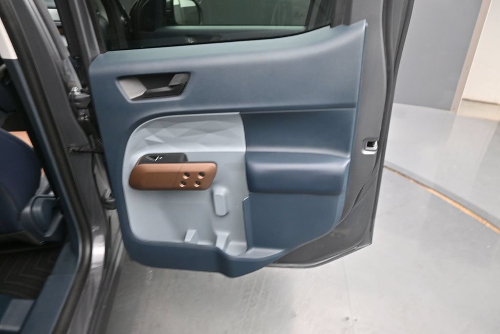 Used 2023 Ford Maverick Lariat w/ Lariat Luxury Package FWD image 16