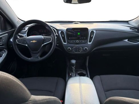 Used 2024 Chevrolet Malibu LT FWD image 3