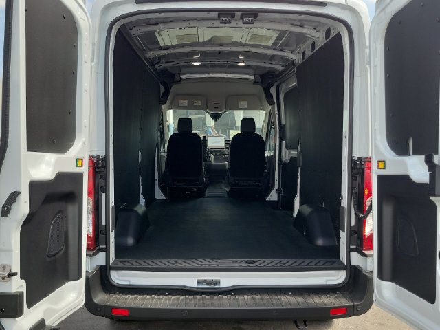 New 2026 Ford Transit 250 148 Medium Roof w/ Load Area Protection Package RWD image 7