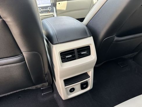 Used 2022 Ford Edge Titanium image 24