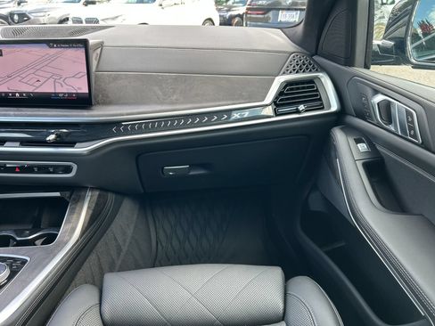 Used 2024 BMW X7 xDrive40i w/ M Sport Package AWD/4WD image 31