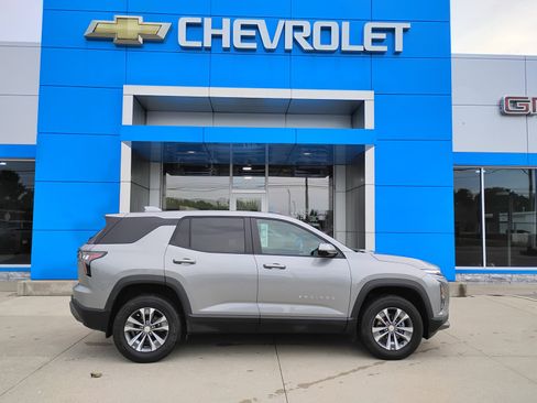 Used 2026 Chevrolet Equinox LT w/ Convenience Package II FWD image 6