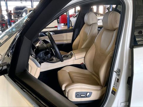 Used 2021 BMW X5 xDrive40i w/ M Sport Package image 7