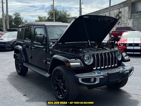 Used 2023 Jeep Wrangler Unlimited Sahara AWD/4WD image 39