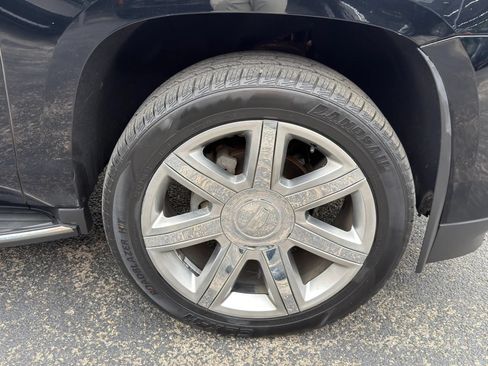 Used 2018 Cadillac Escalade Luxury RWD image 15