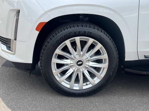Certified 2024 Cadillac Escalade Luxury AWD/4WD image 8