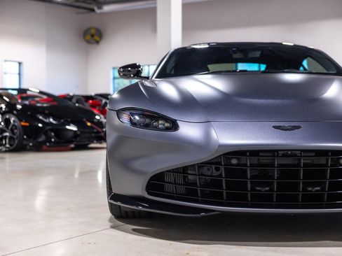 Used 2022 Aston Martin V8 Vantage Coupe RWD image 21