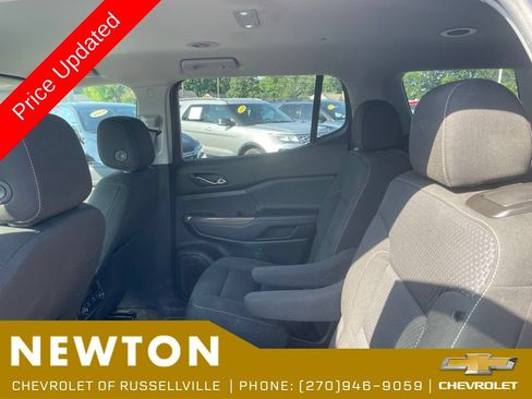 Used 2023 GMC Acadia SLE FWD image 14