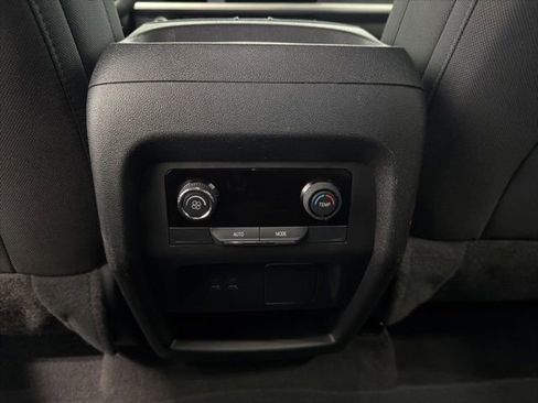 Used 2025 Chevrolet Traverse LT FWD image 27