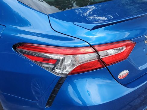 Used 2019 Toyota Camry SE FWD image 8