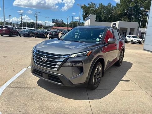 Used 2024 Nissan Rogue SV FWD image 3