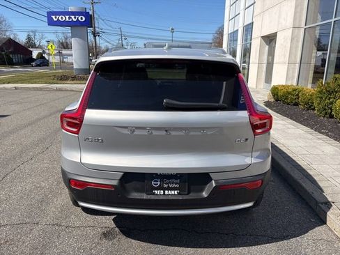 Used 2025 Volvo XC40 B5 Plus image 4