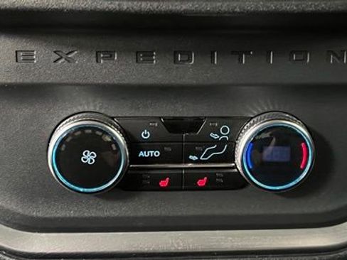 Used 2025 Ford Expedition Platinum AWD/4WD image 44