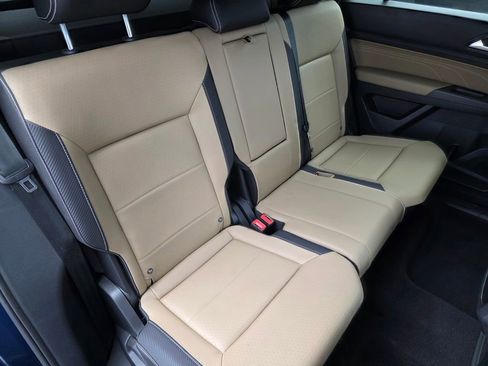 Used 2021 Volkswagen Atlas Cross Sport SE image 26