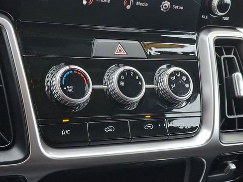 Used 2023 Kia Sorento LX image 16