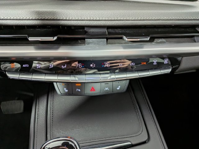 Used 2024 Cadillac XT4 Premium Luxury w/ Cold Weather Package AWD/4WD image 22