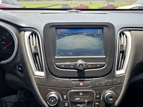 Used 2018 Chevrolet Malibu LS image 24