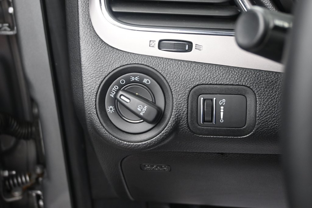 Used 2019 Dodge Journey Crossroad w/ Mopar All Weather Group FWD image 34